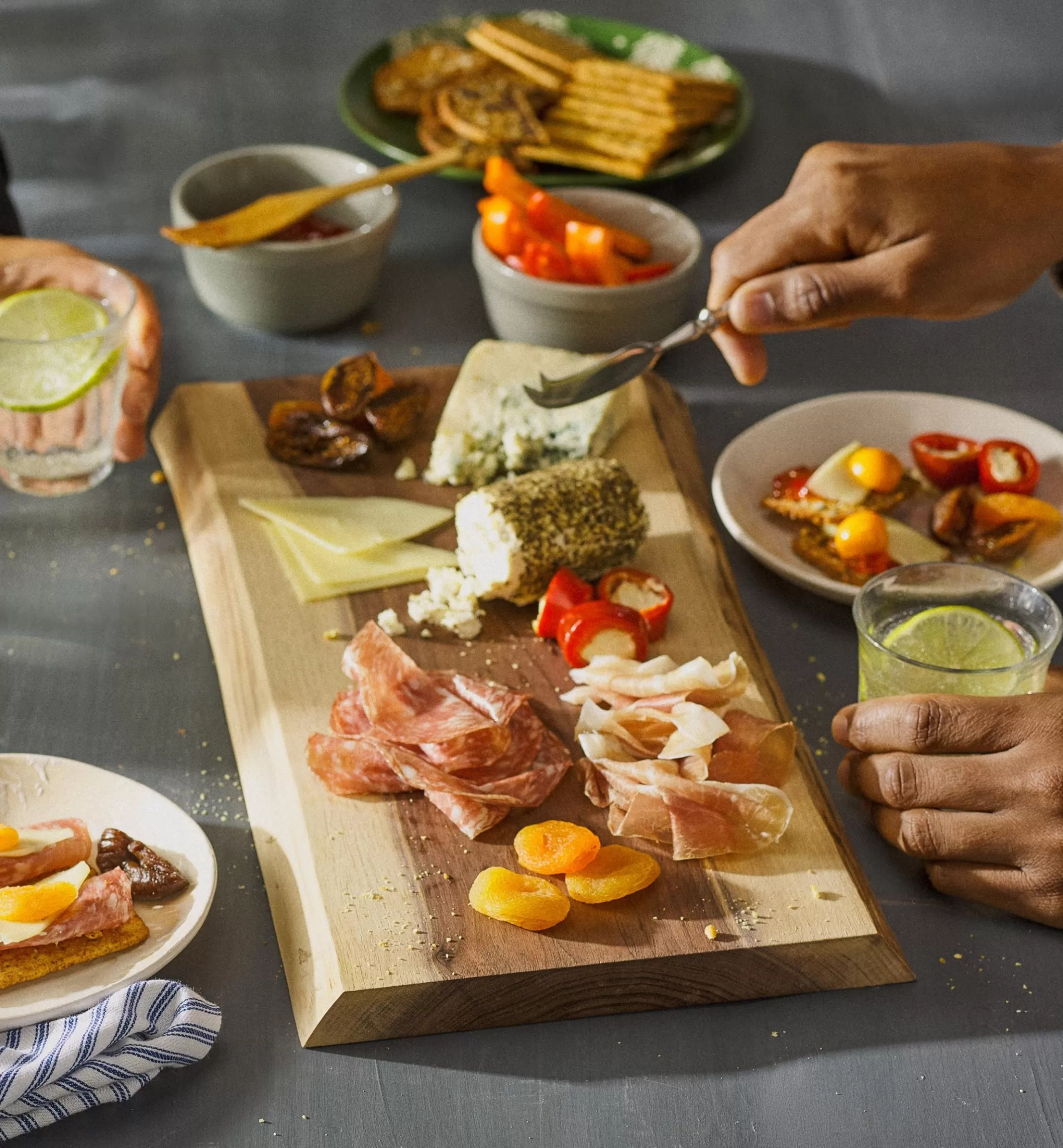 New Lee Valley Make It Yourself Live-Edge Charcuterie Board Kit