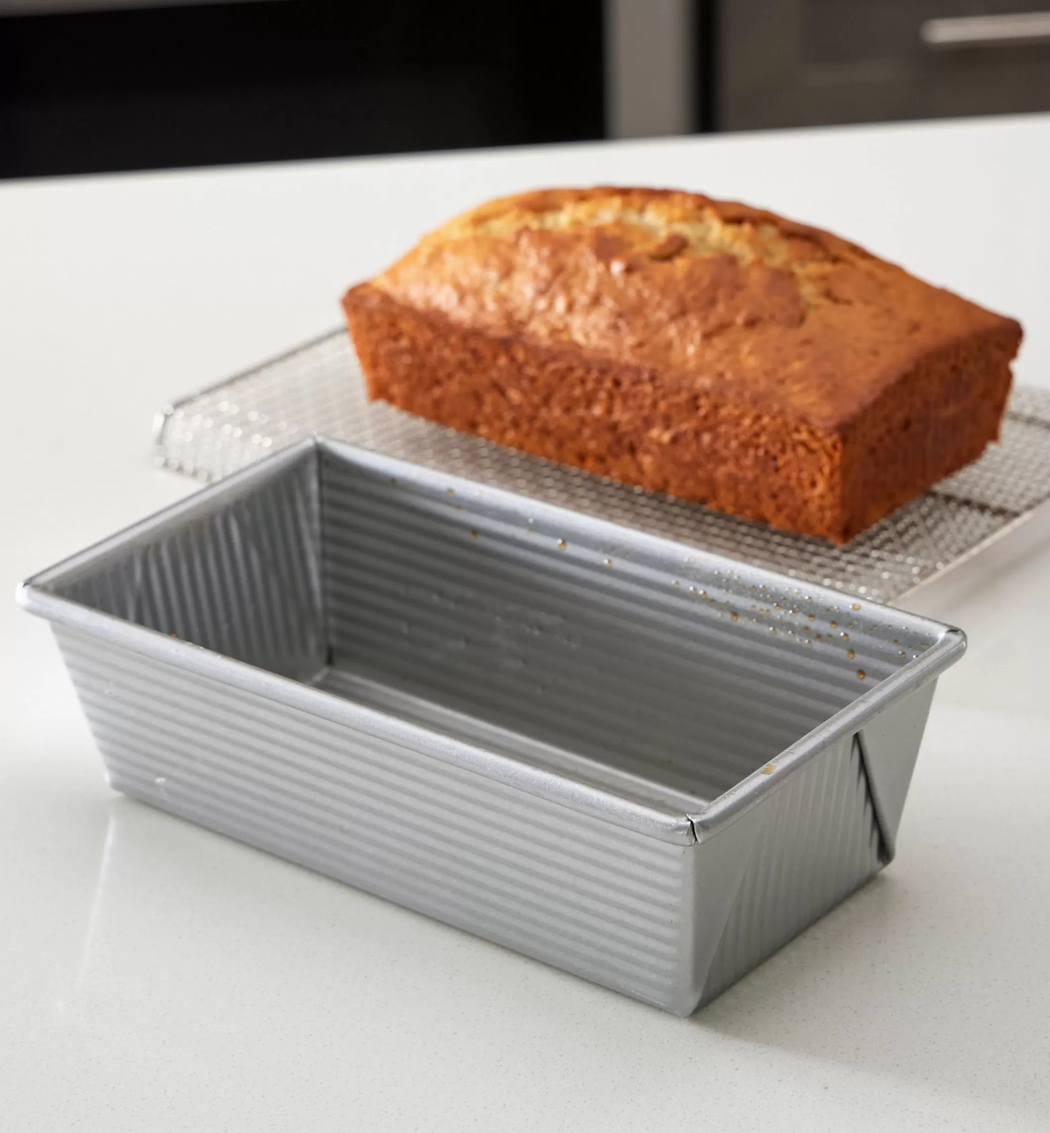 Store Lee Valley Loaf Pan