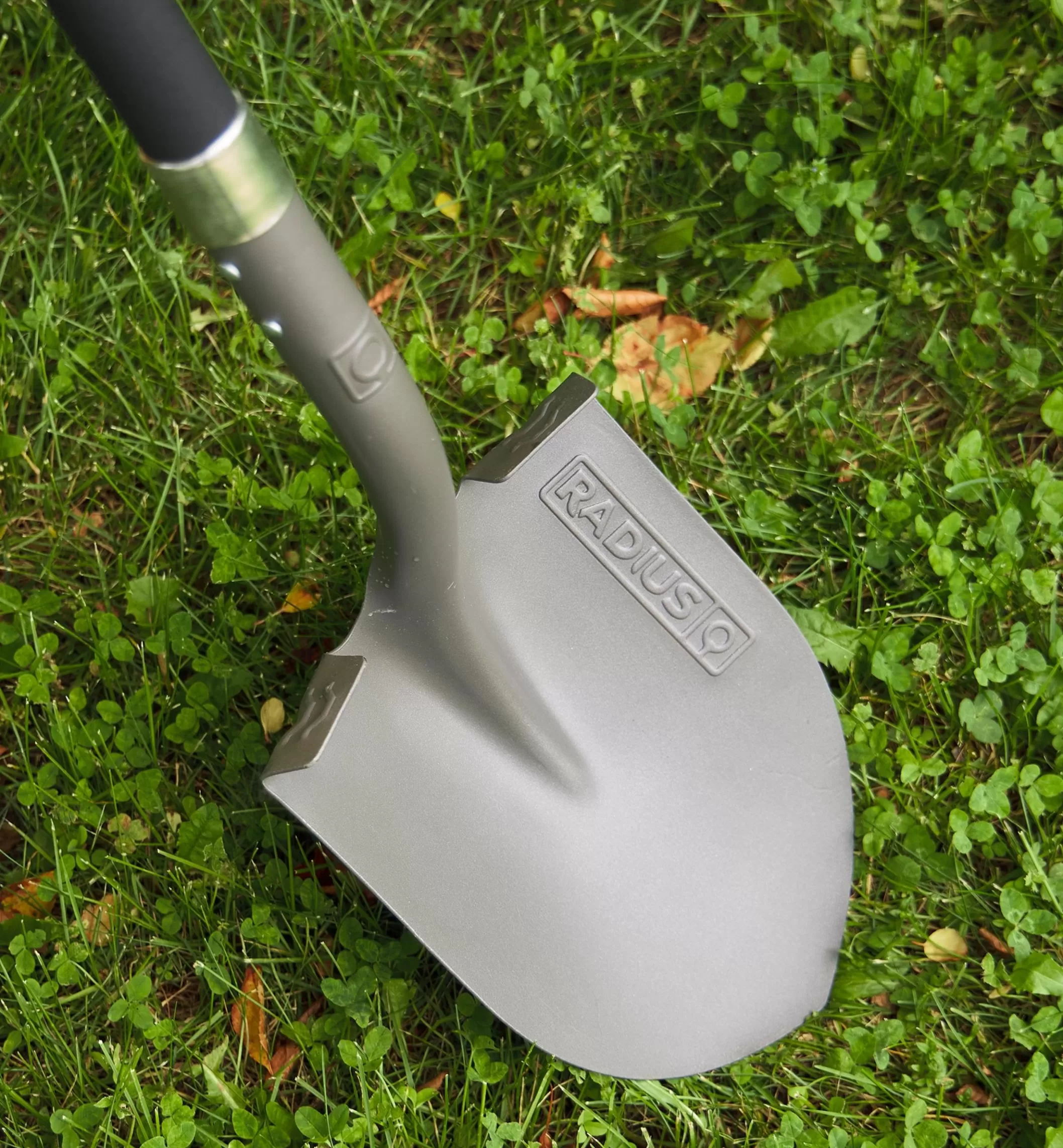 Store Lee Valley Long-Handled Round-Point Shovel