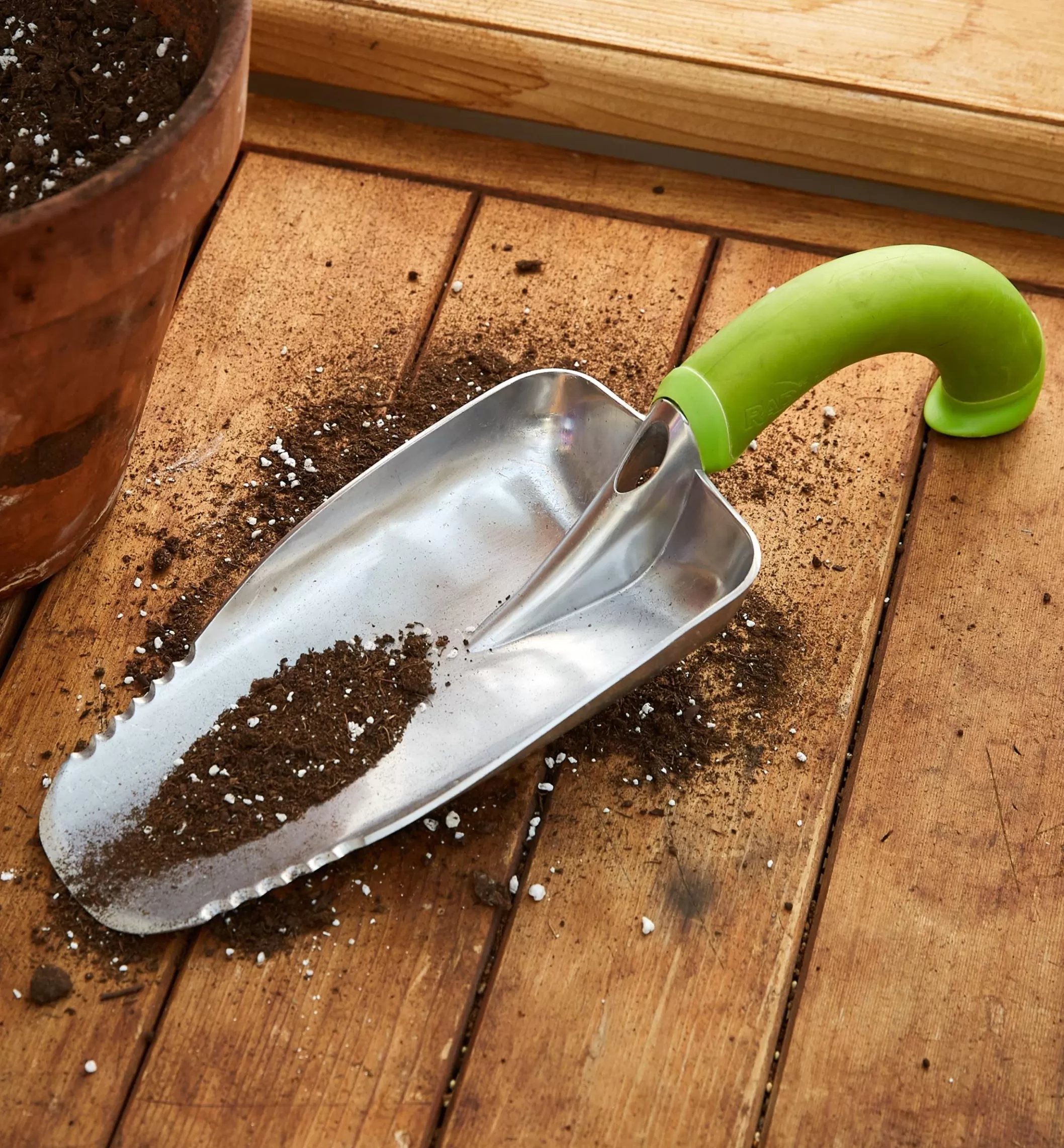 Clearance Lee Valley Radius Ergonomic Soil Scoop
