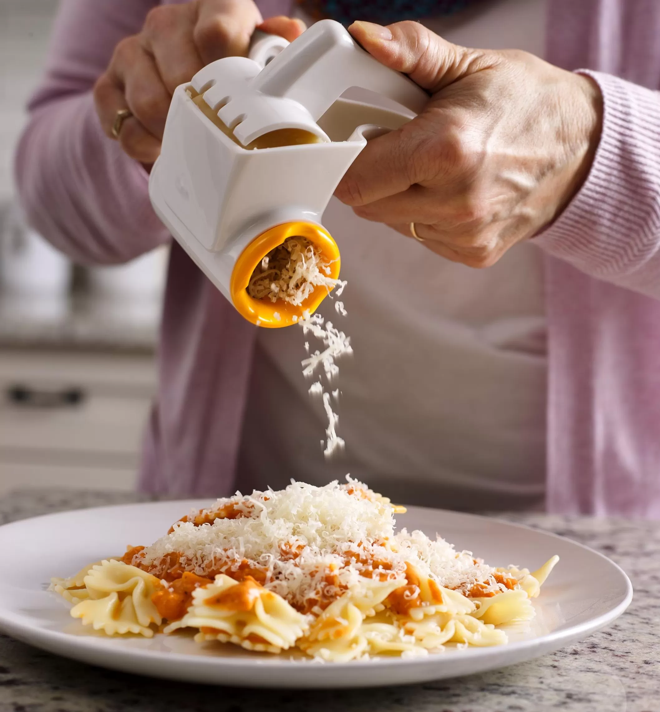 Store Lee Valley Rotary Cheese Grater