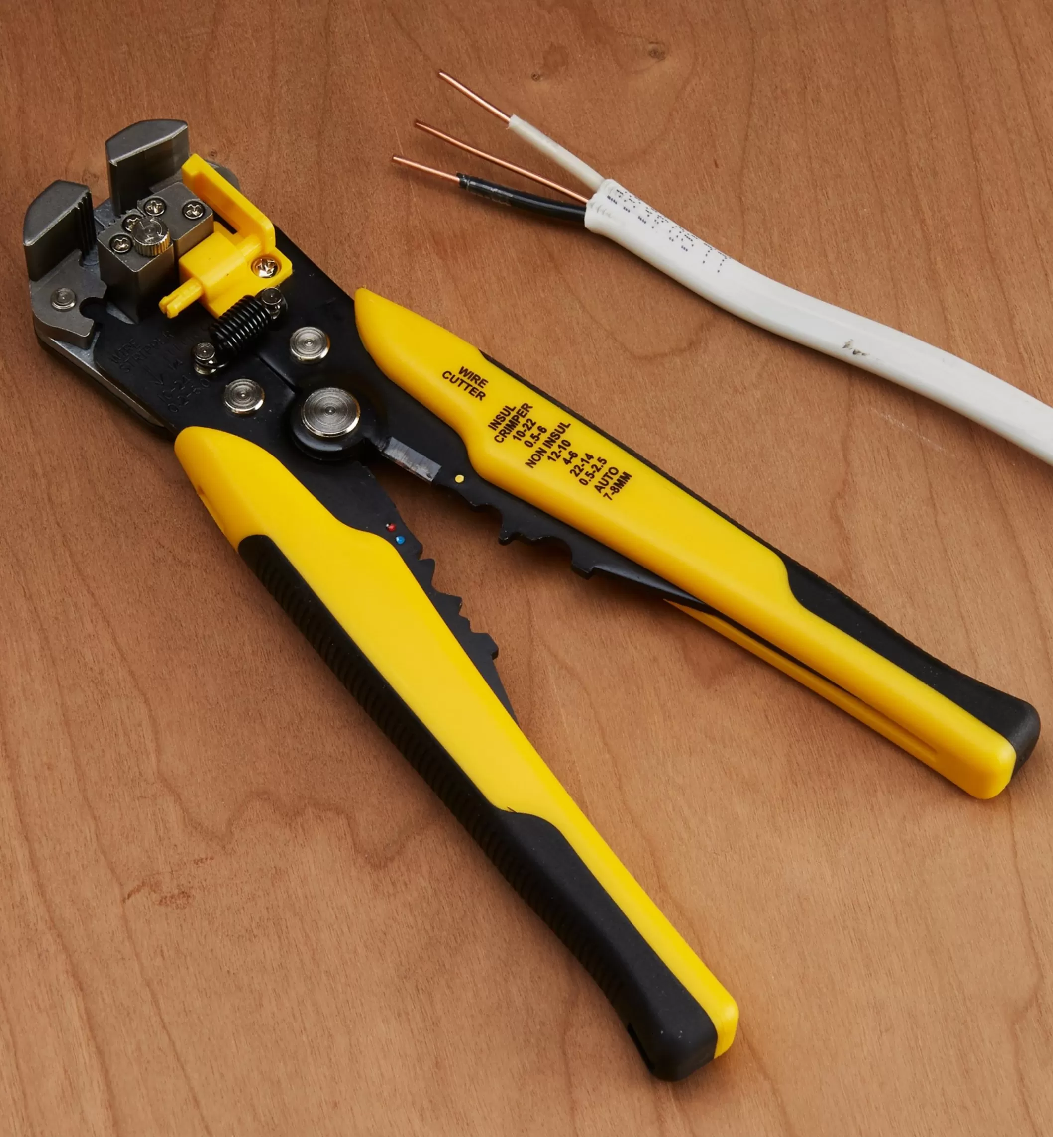 Best Lee Valley Self-Adjusting Wire Stripper