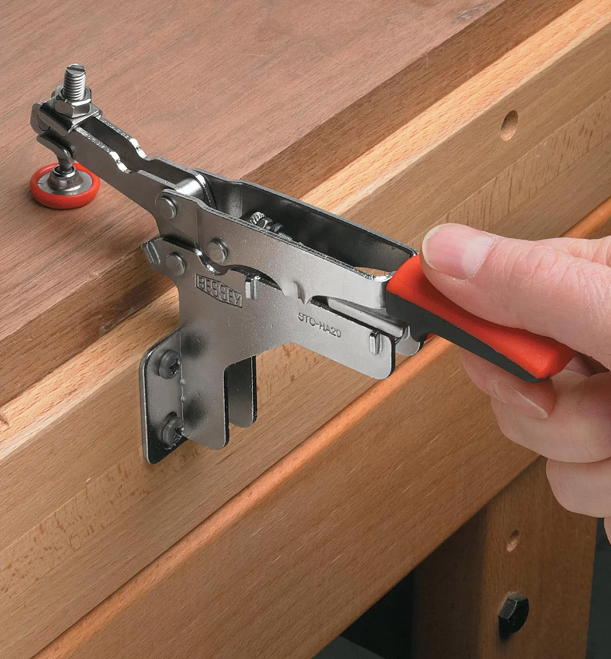 Online Lee Valley Small Bessey Perpendicular-Mount Horizontal Auto-Adjust Toggle Clamp