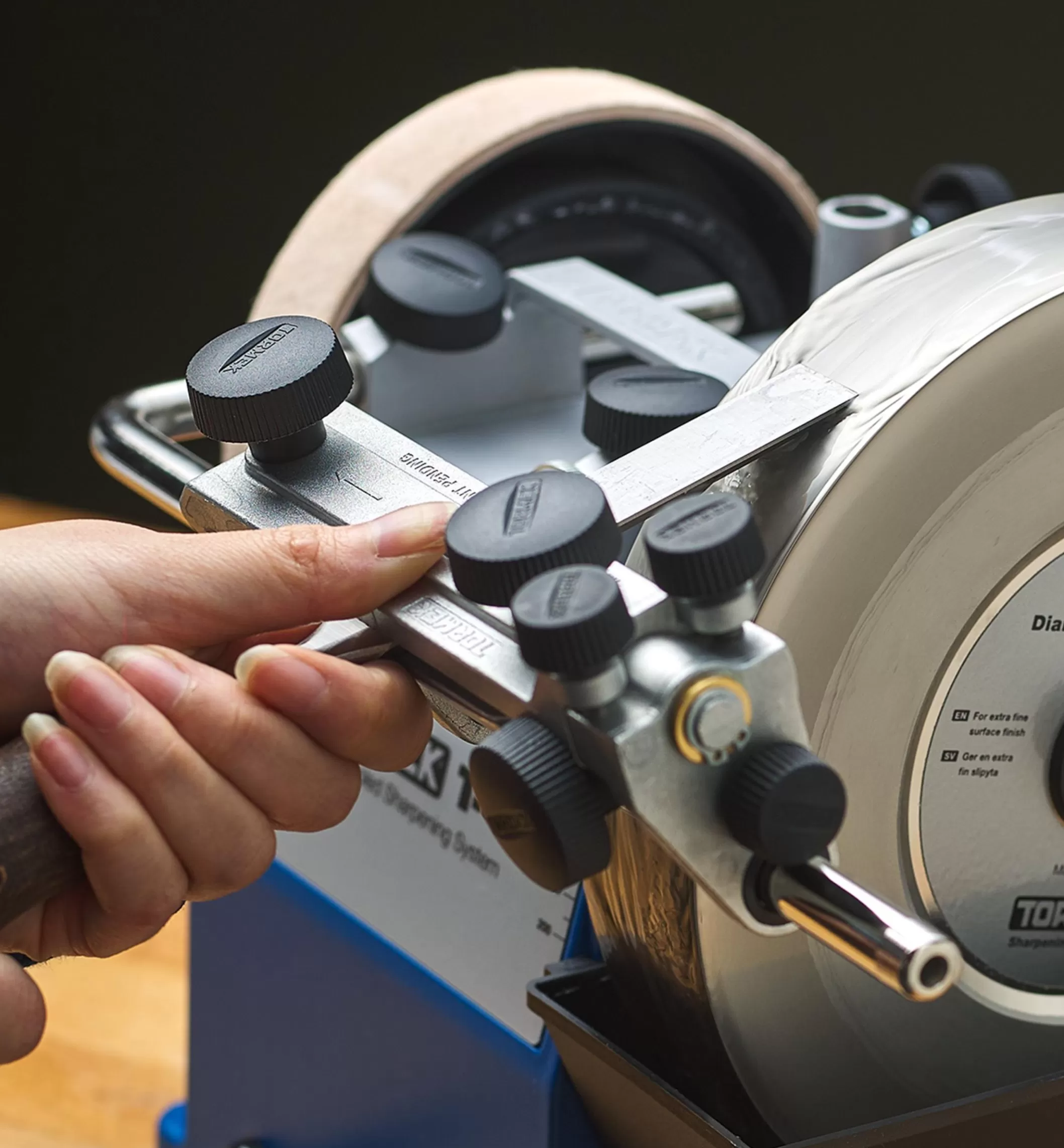 Shop Lee Valley Square-Edge Jig For Chisels & Planes For Tormek T-4 & T-8 Machines